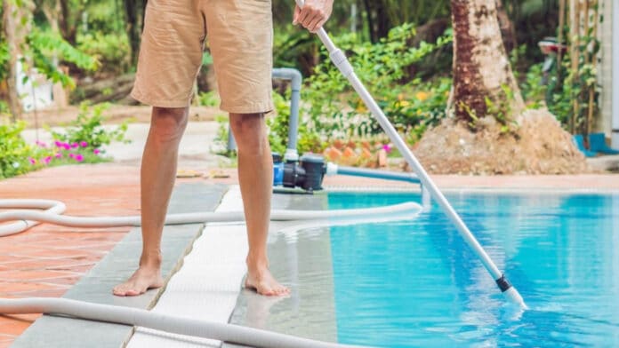Tout le nécessaire pour équiper votre piscine: accessoires, conseils et marques de confiance